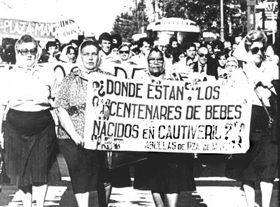 Abuelas de Plaza de Mayo foto historica