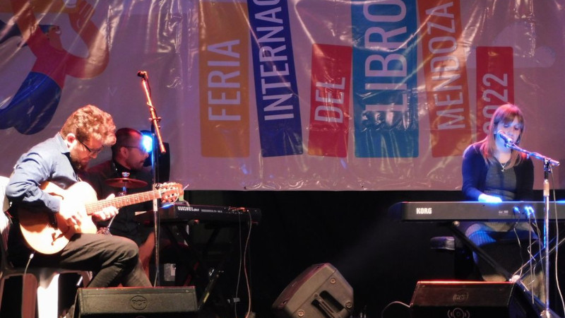 Caravana de Canciones: Escenario compartido en la Feria del Libro